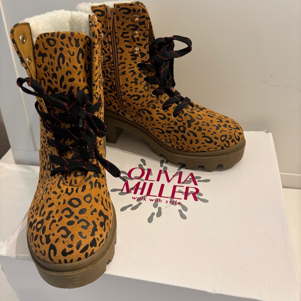 Olivia Miller Women Tan Leopard Combat Boots Chunky Size 9.5
